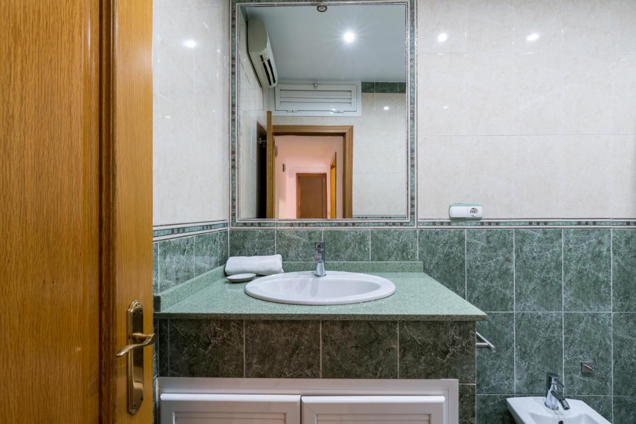 세비야 Holi-Rent Salado 아파트 외부 사진